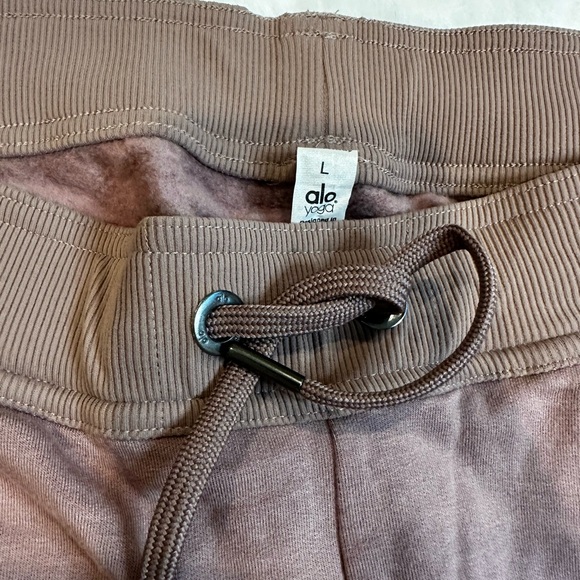 ALO Yoga Smoky Quartz Sweatpants - Picture 6 of 9